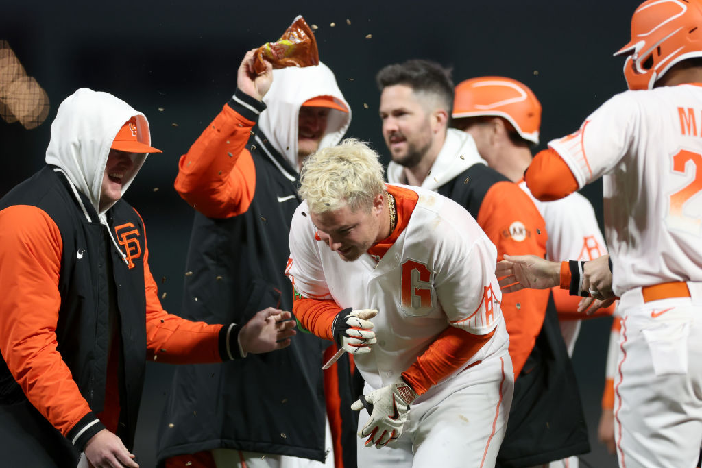 Giants push win-streak to nine games in comeback fashion