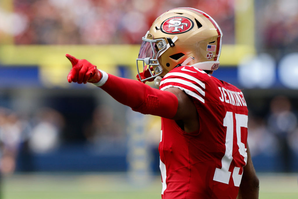 INGLEWOOD, CALIFORNIA - SEPTEMBER 22: Jauan Jennings #15 of the San Francisco 49ers celebrates a fi...